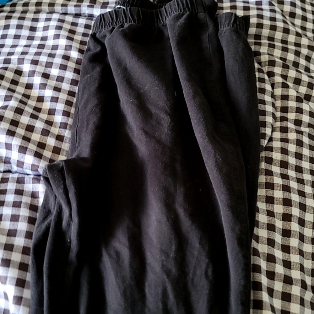 Plain black leggings
